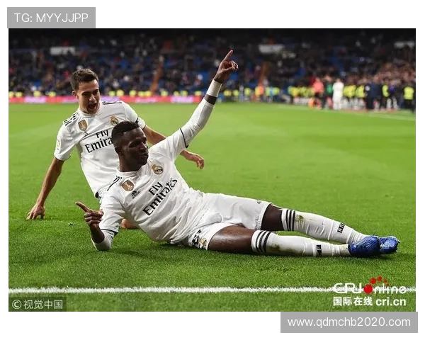 维尼修斯精准助攻居莱尔劲射破门成功反超比分助皇马领先 维尼修斯精准助攻居莱尔劲射破门成功反超比分助皇马领先