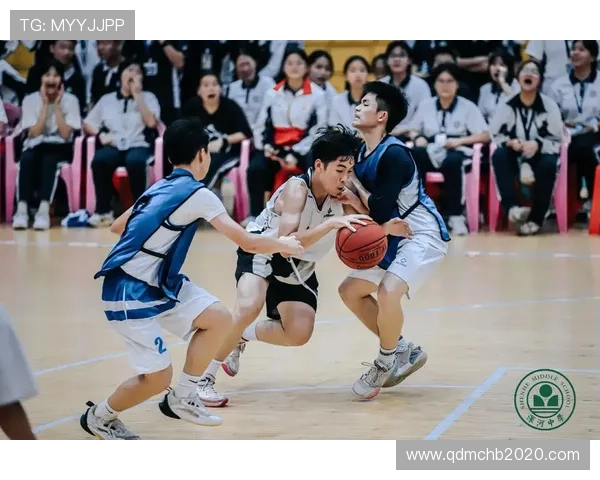 中学生篮球班赛惊现绝杀三分球精彩瞬间引发热议